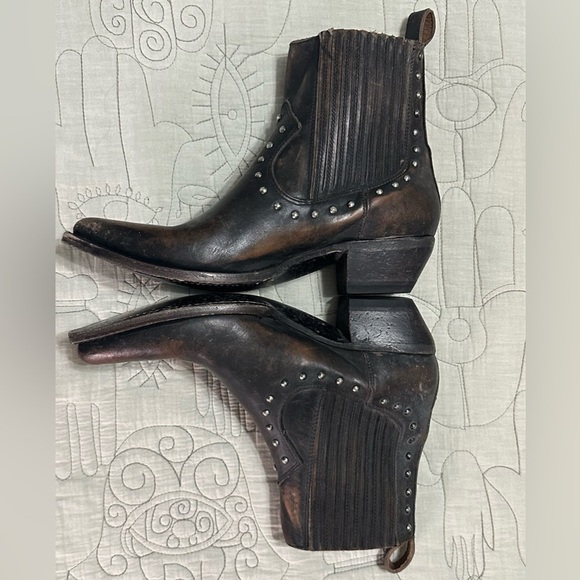 NIB Frye Sacha Stud Chelsea Boots 8.5 Black Western - Picture 5 of 9